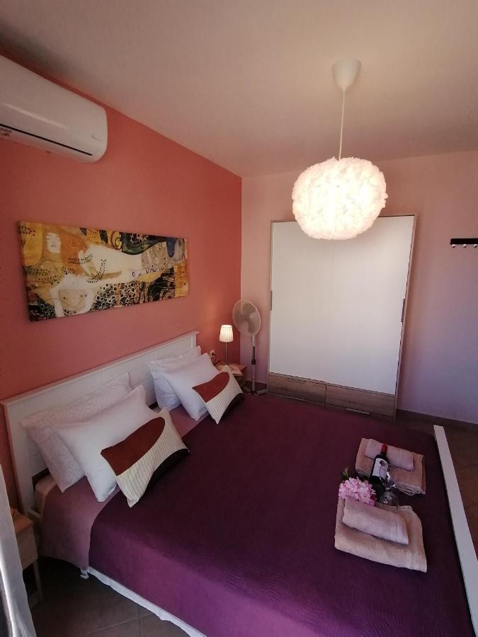 Bella Casa Apartment เนอาเปรามอส ภายนอก รูปภาพ