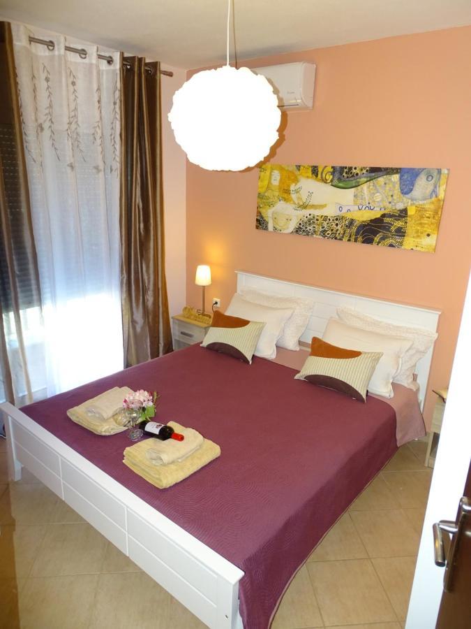 Bella Casa Apartment เนอาเปรามอส ภายนอก รูปภาพ