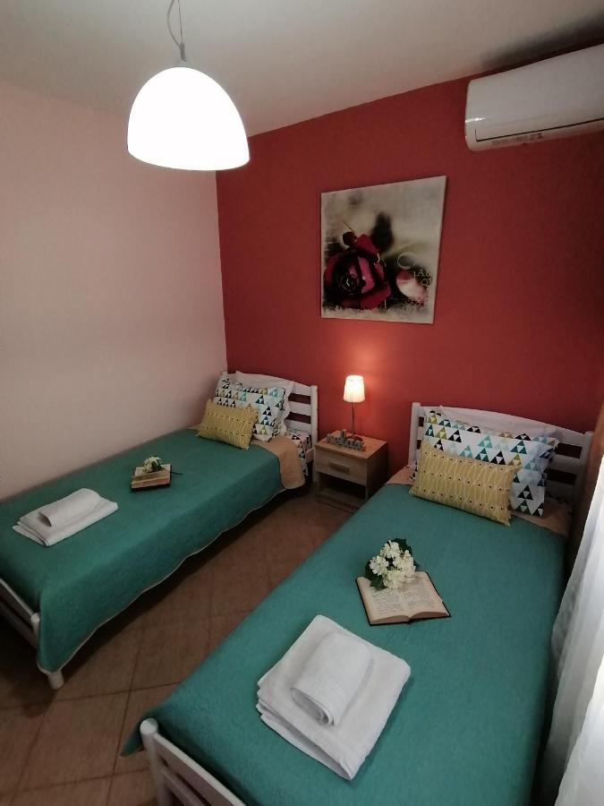 Bella Casa Apartment เนอาเปรามอส ภายนอก รูปภาพ