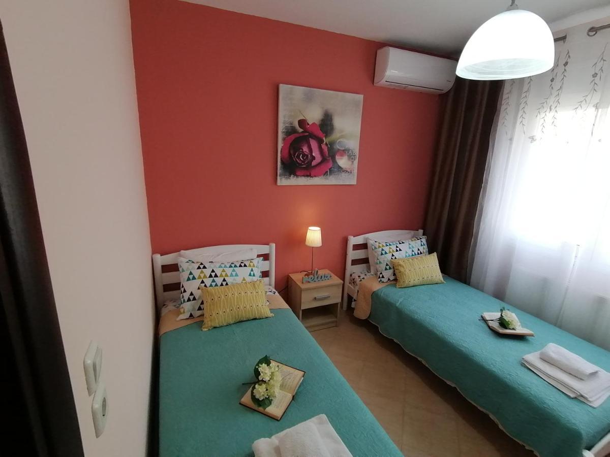 Bella Casa Apartment เนอาเปรามอส ภายนอก รูปภาพ