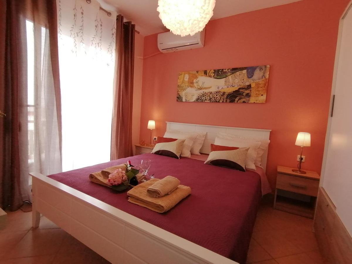 Bella Casa Apartment เนอาเปรามอส ภายนอก รูปภาพ