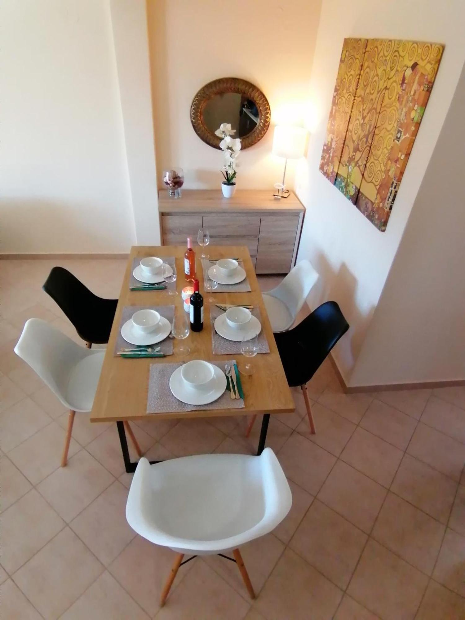 Bella Casa Apartment เนอาเปรามอส ภายนอก รูปภาพ